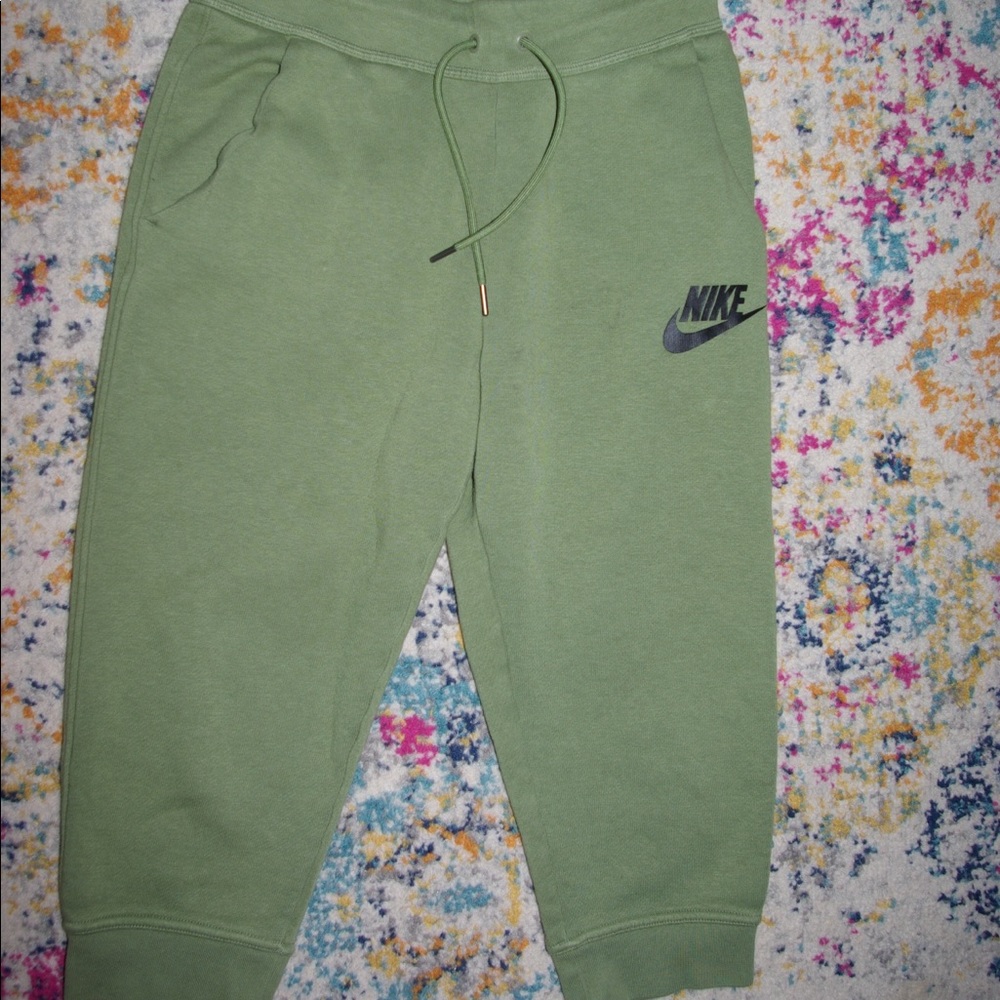 Nike cropped sweatpants.